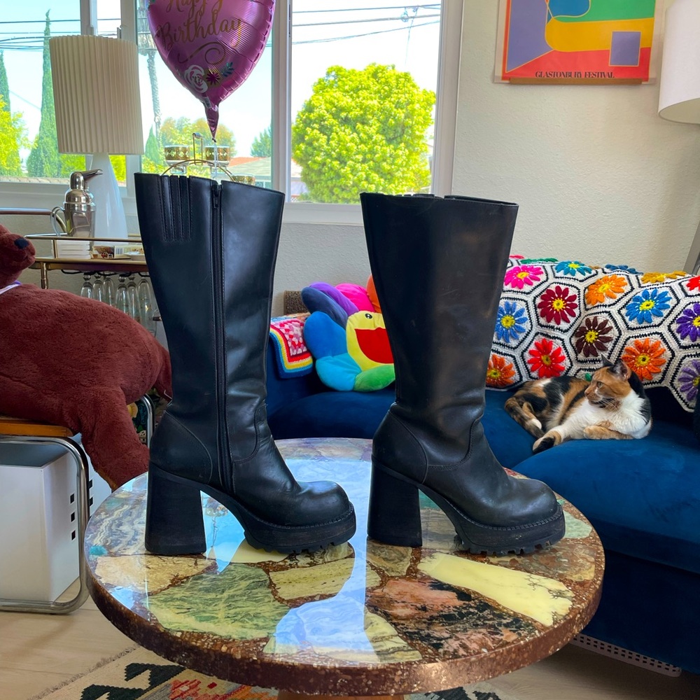 Vintage 90’s Steve Madden Bratz doll Platform knee high boots!